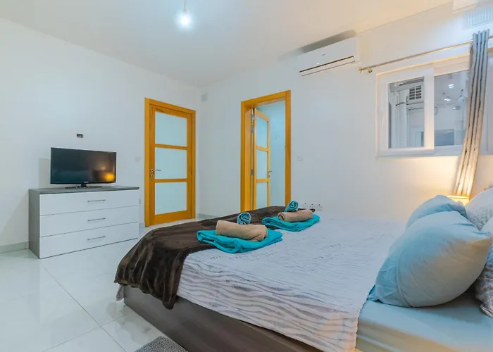New Spacious Apartment 3 Bdr 2 Bth Bugibba 124 With View