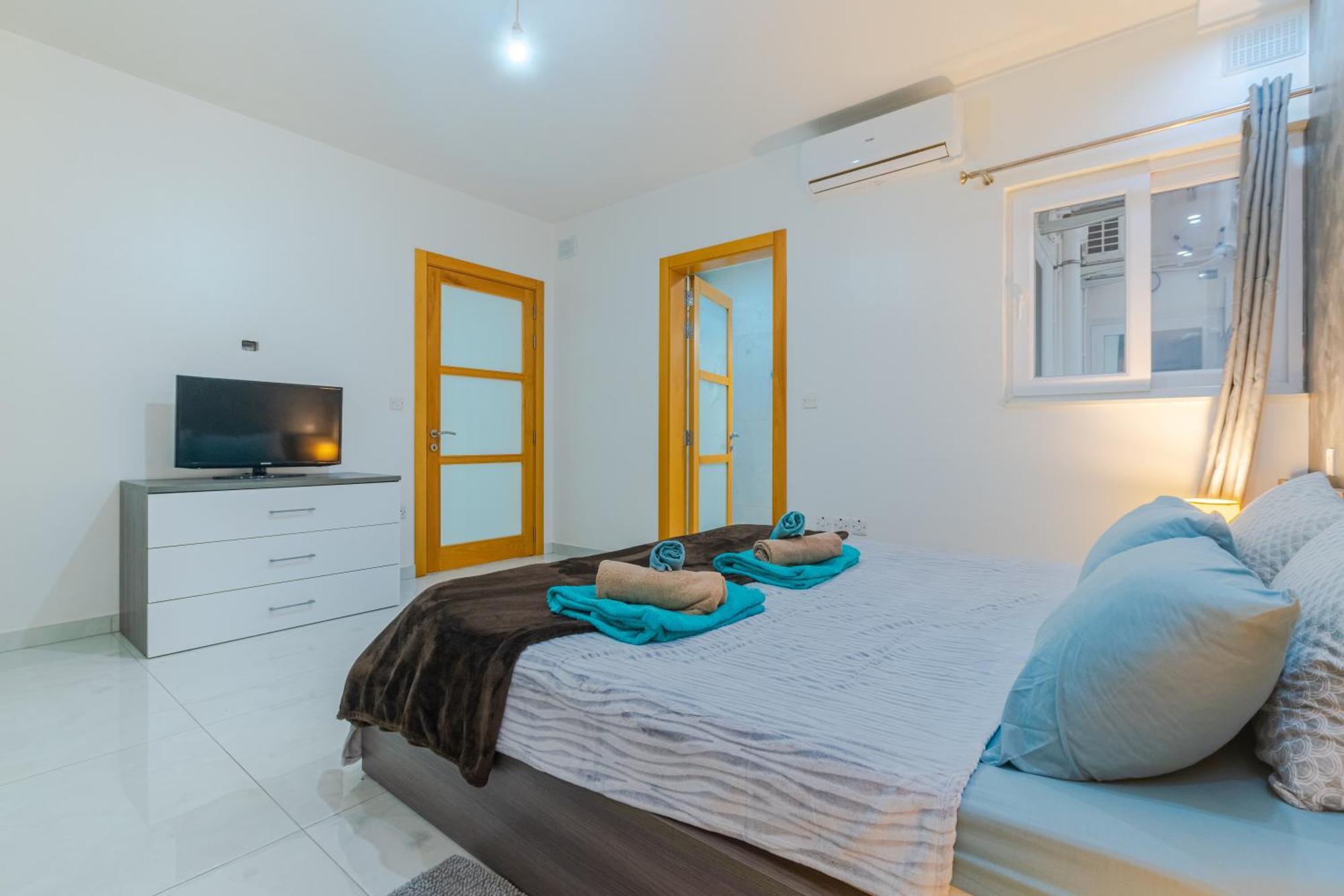 New Spacious 3 Bdr 2 Bth Bugibba 124 With View * St. Paul's Bay