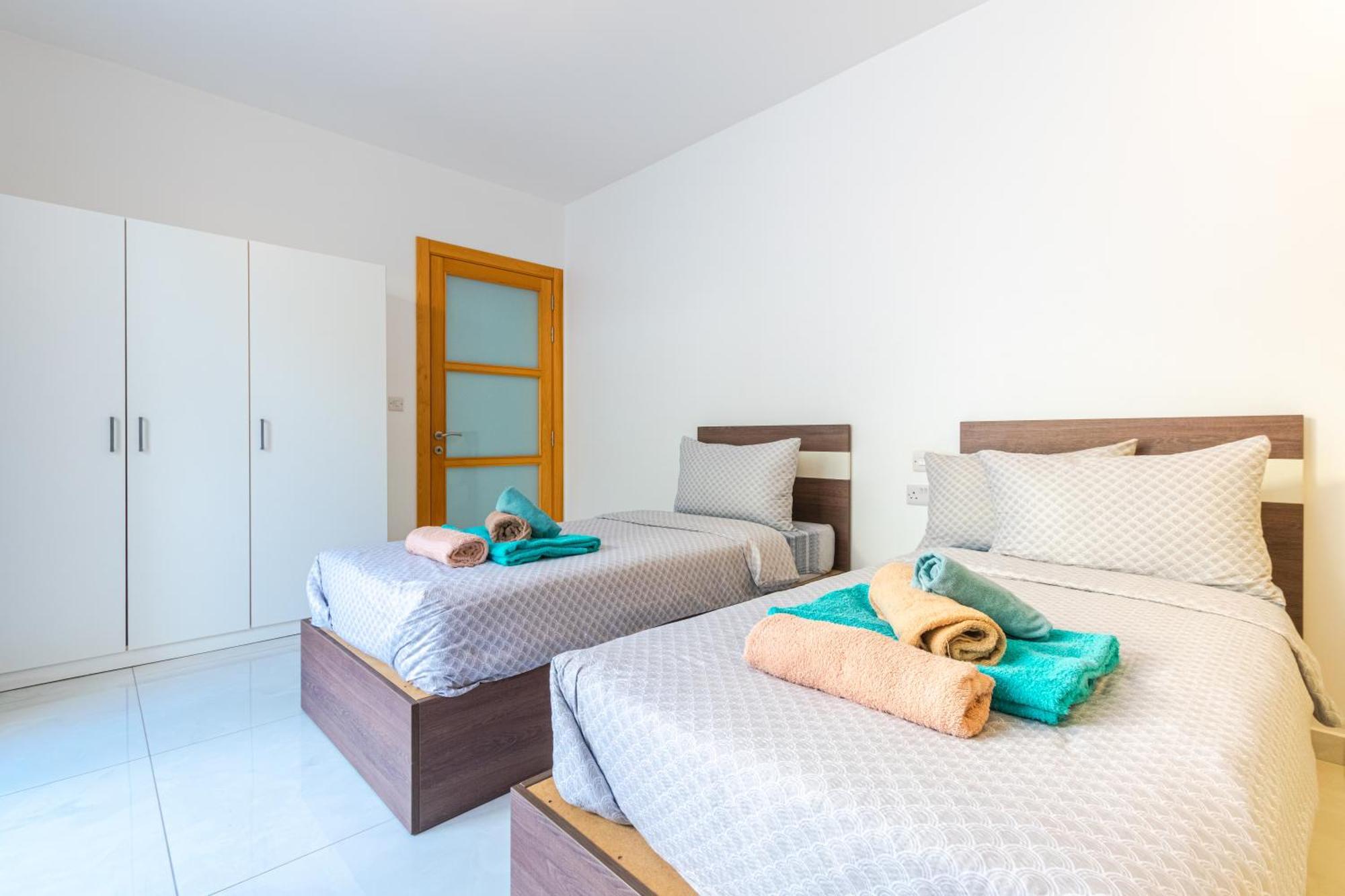 Apartment New Spacious 3 Bdr 2 Bth Bugibba 124 With View *