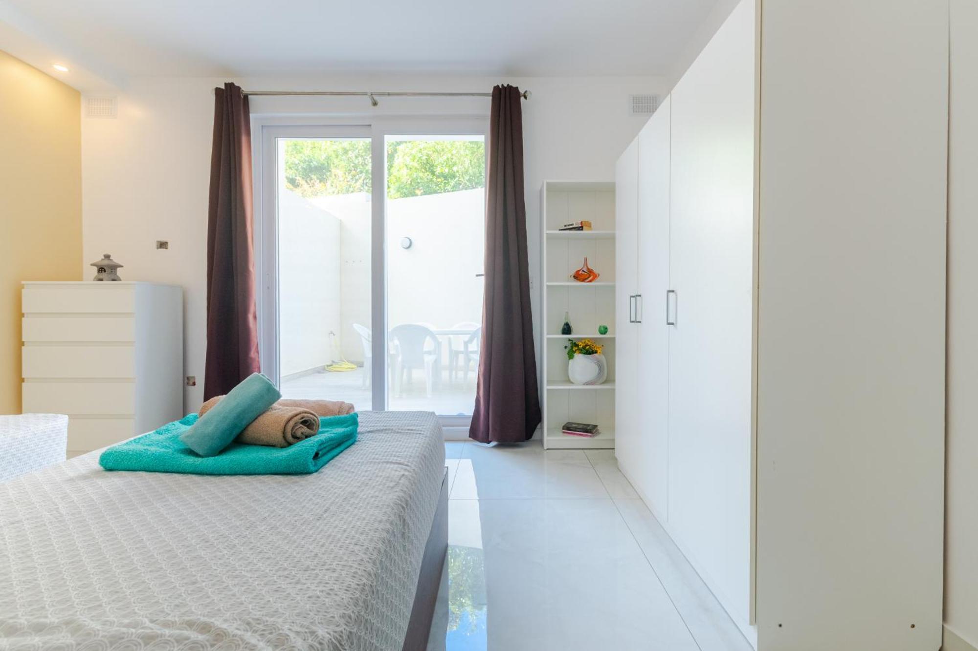 New Spacious 3 Bdr 2 Bth Bugibba 124 With View * St. Paul's Bay