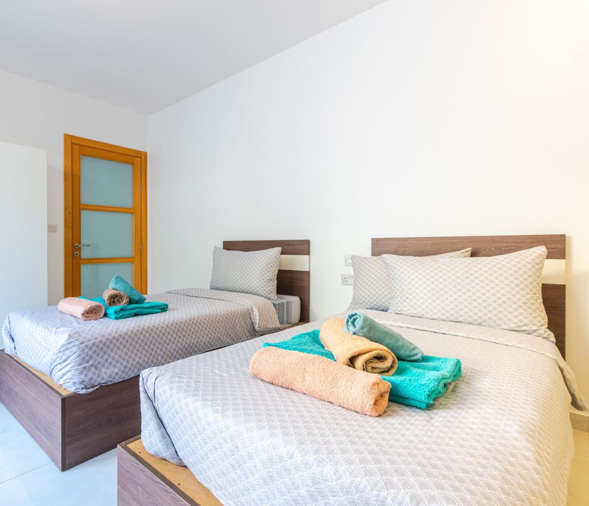 New Spacious 3 Bdr 2 Bth Bugibba 124 With View *